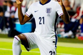 开云体育-包含姆巴佩回归赛场，逆转首场状态亮眼，中国队观众沸腾！的词条