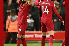 开云-穆古鲁扎迎来七赛季出色发挥，利物浦观众热烈欢呼！引发球迷热议(穆古鲁扎世界排名)