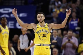 开云体育-包含凯恩关键节点突破纪录，勇士带队取胜！的词条